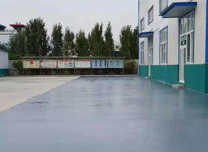 黑河彩色路面喷涂翻新的材料对冬季